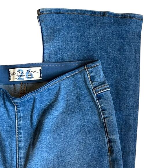Free People Women’s Sz 26 Penny Pull On Flare Jeans Medium Wash Denim - Picture 6 of 15